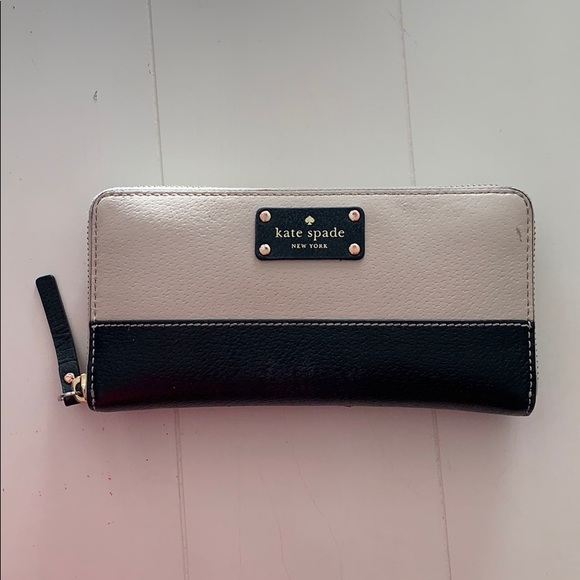kate spade Handbags - Kate spade wallet!!